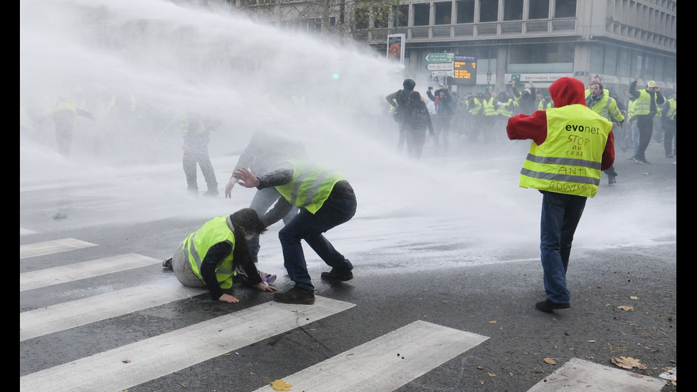 Сблъсъци между полицията и протестиращи в Брюксел