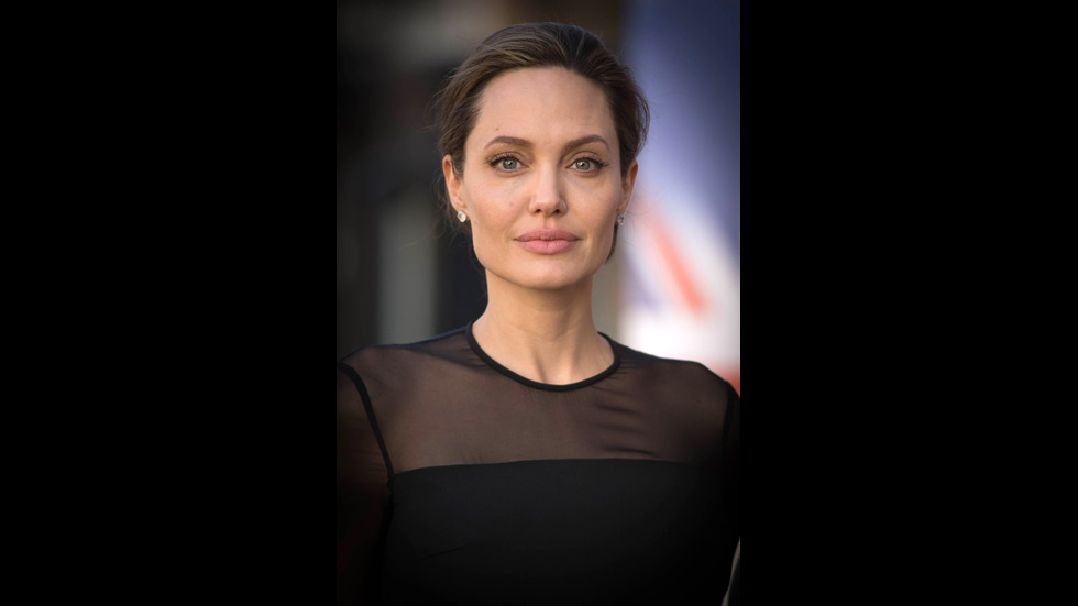 В ИМЕТО НА РОЛЯТА: Звездите, „сменили” пола си на екрана