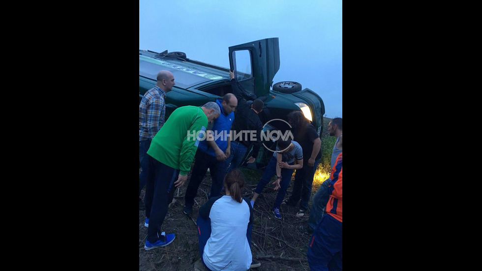 Микробус с ученици катастрофира на пътя София-Варна