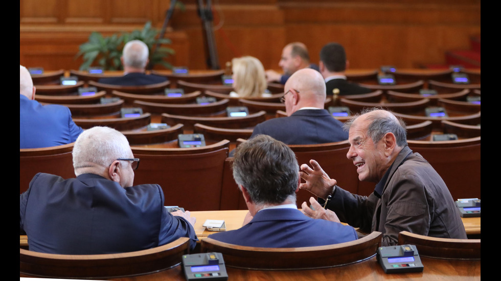 Извънредно заседание на Парламента за машинното гласуване на предстоящите местни избори