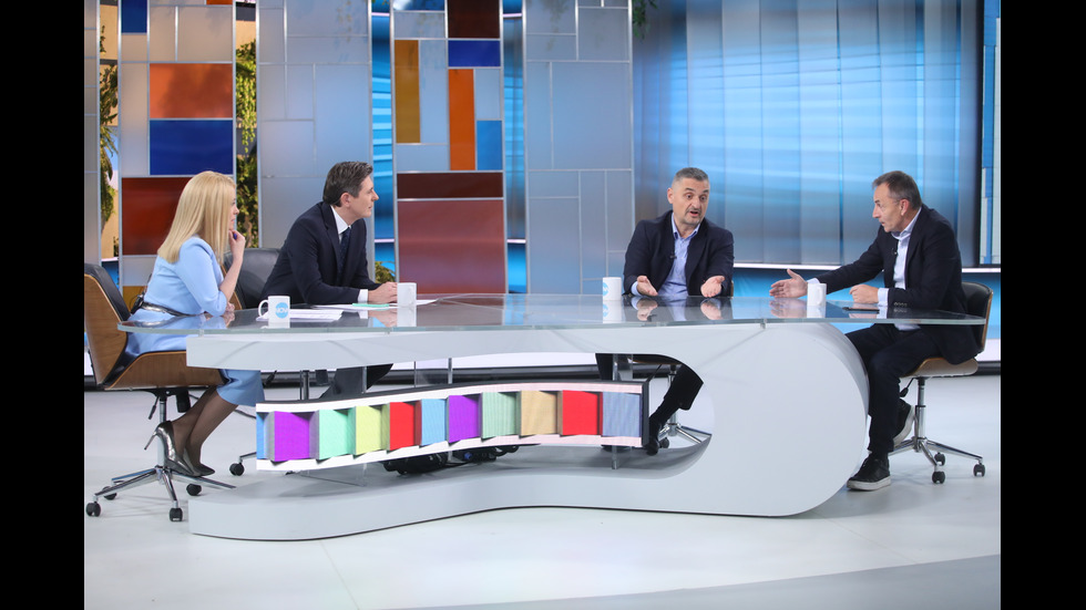 ЗАД КАДЪР: Изборният ден по NOVA В СНИМКИ