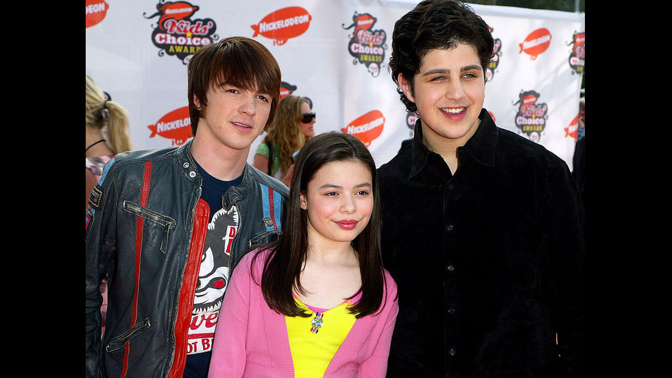 Екранни партньори от сериали, които запазиха приятелството си