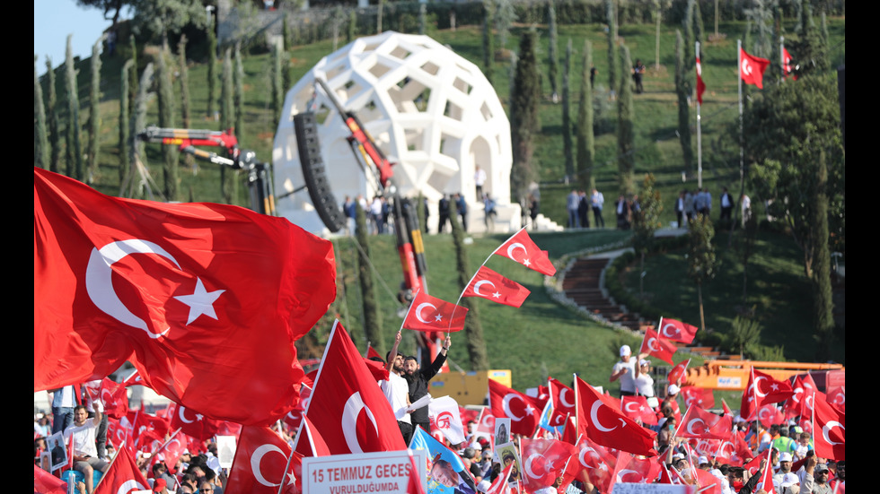 Турция отбелязва годишнината от опита за преврат