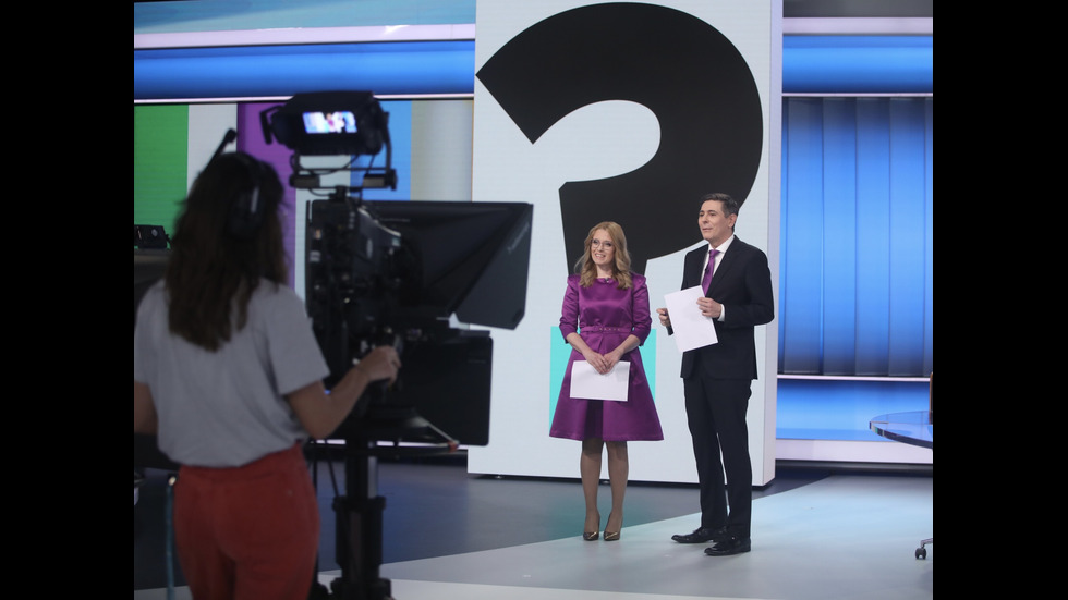 ЗАД КАДЪР: Изборният ден по NOVA В СНИМКИ