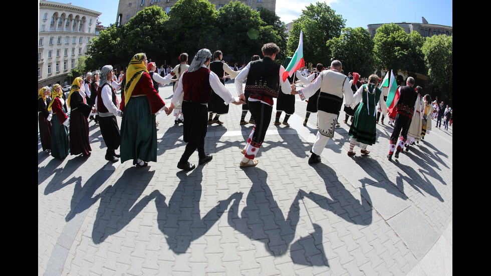 В София се проведе фолклорният фестивал „Магията на хорото”