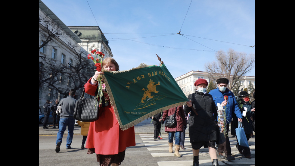 България се прекланя пред подвига на Апостола