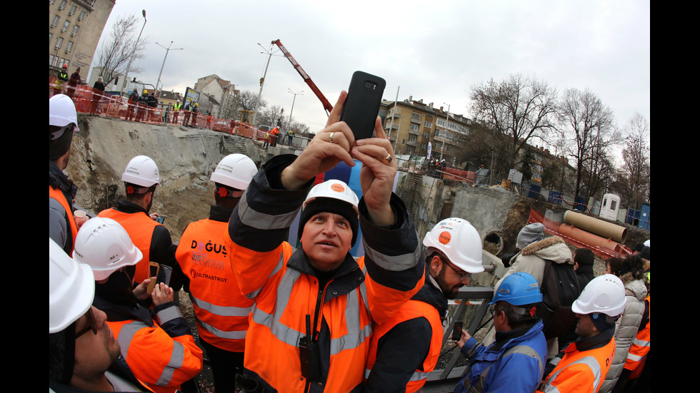 Кметът Фандъкова присъства на пробиване на тунел на метрото в центъра на София II