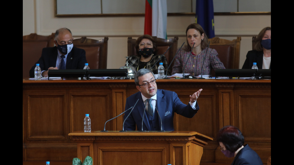 Бурни дебати в първия работен ден на новото Народно събрание