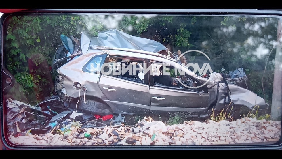 Бързият влак София-Варна удари кола