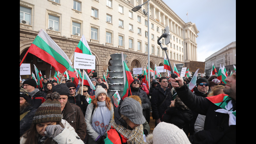 „Величие“ протестира пред Конституционния съд