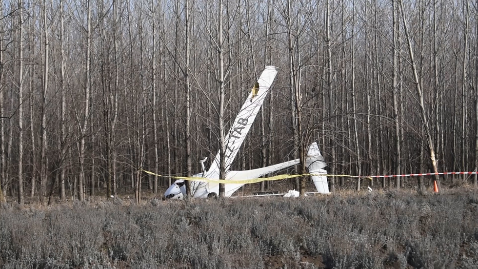 Малък самолет падна в гора край Русе