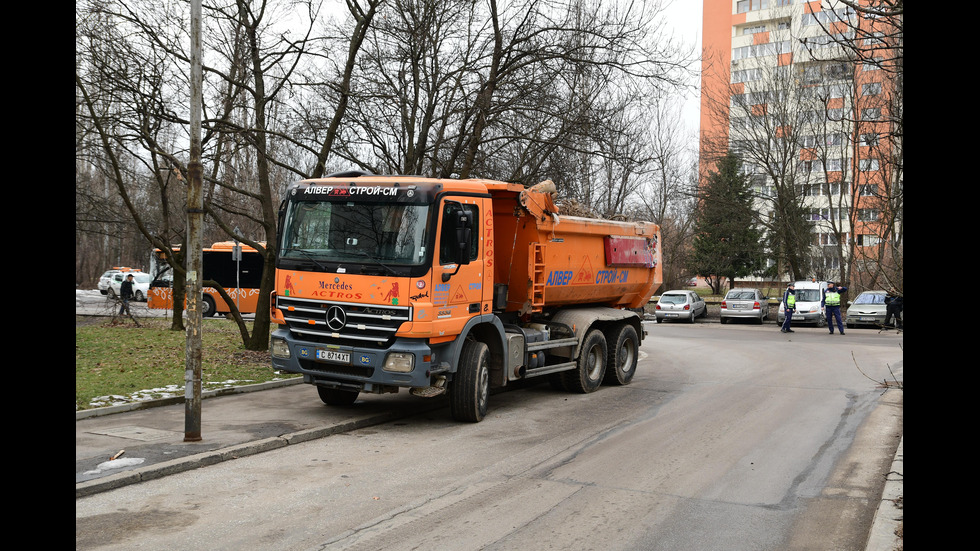 Двама пострадаха при катастрофа с автобус в София