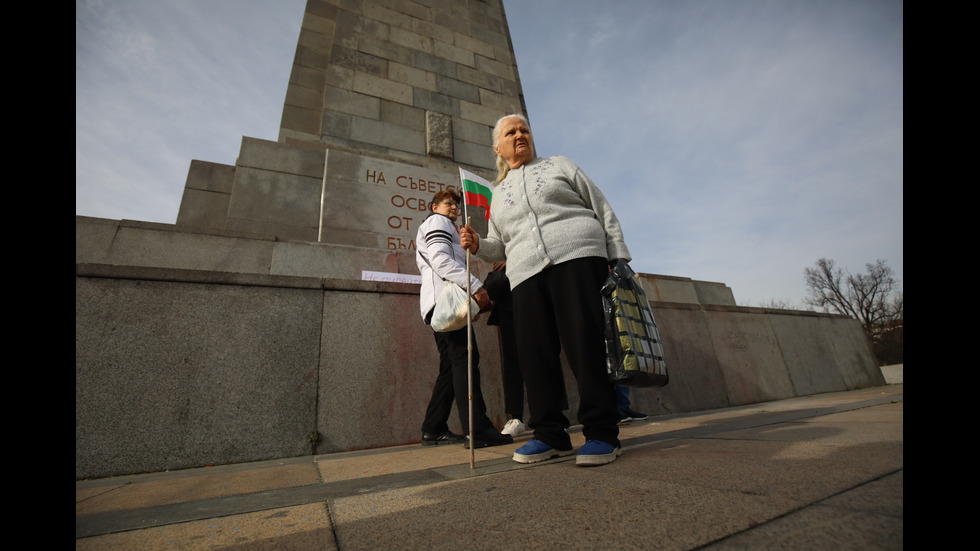 Протест в защита на Паметника на Съветската армия в София