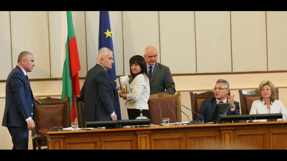 Депутатите отхвърлиха оставката на Главчев