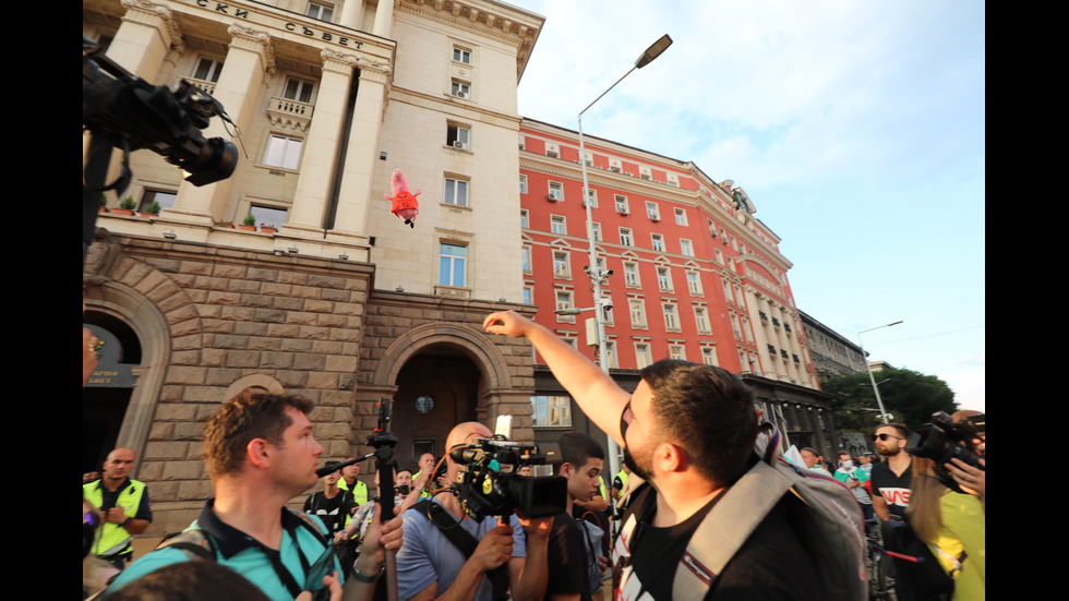 19-и ден на протести срещу властта в страната