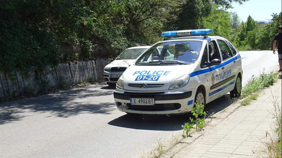 В Благоевградско кола падна по таван в 20-метрова пропаст