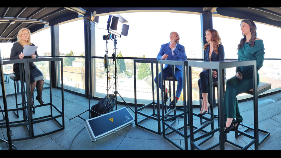 ЗАД КАДЪР: Изборният ден по NOVA В СНИМКИ