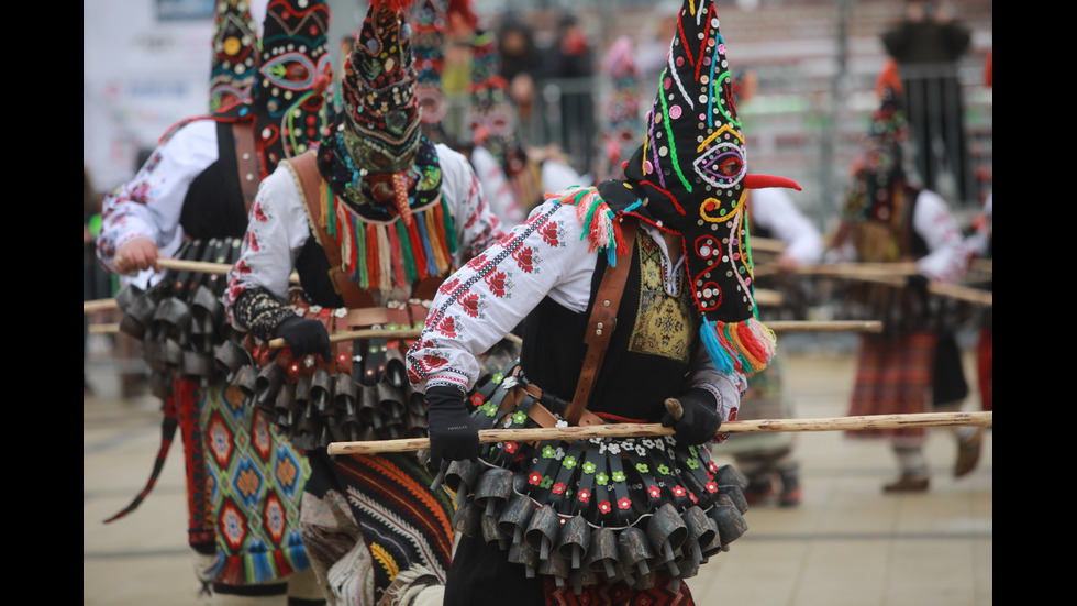 „Сурва” се завърна в Перник