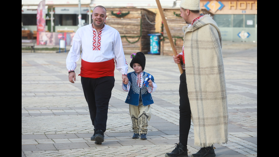 Коледари в Елин Пелин