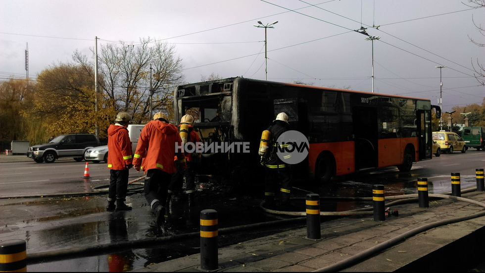 Автобус пламна на "Цариградско шосе"