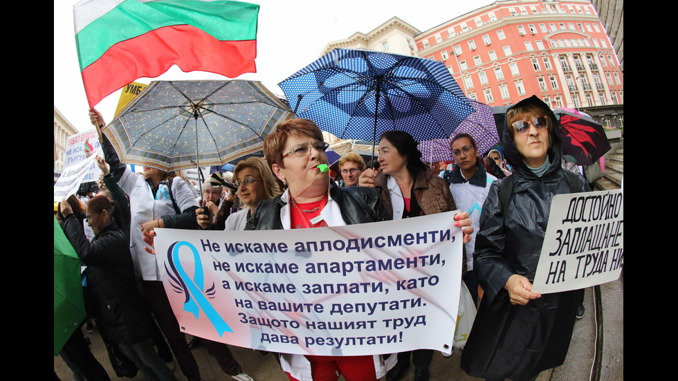 Протест на медицински сестри пред Министерския съвет