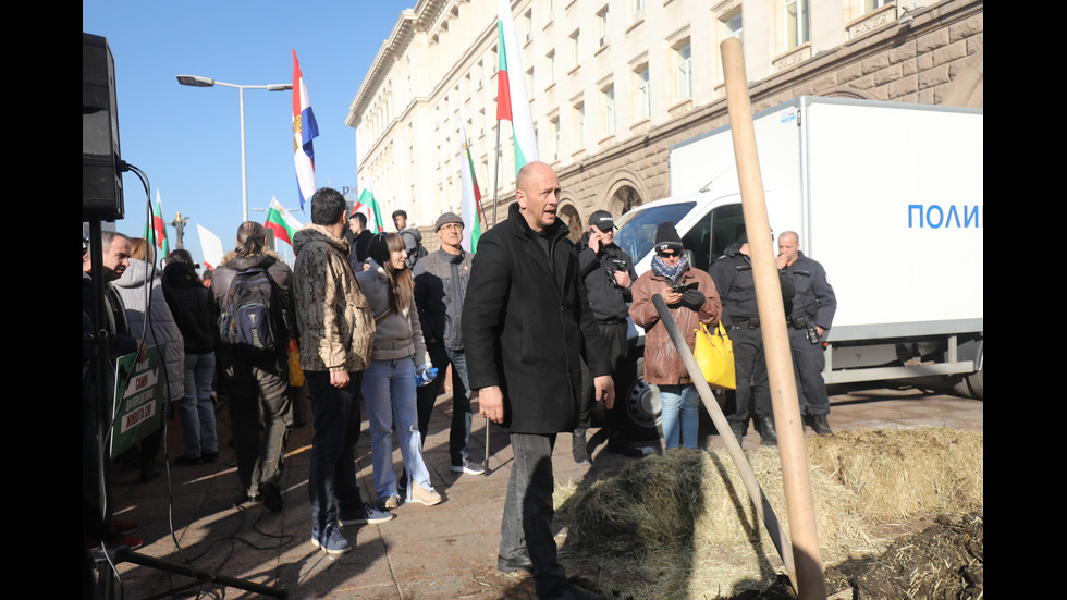 Заради референдума: "Възраждане" на протест пред Конституционния съд