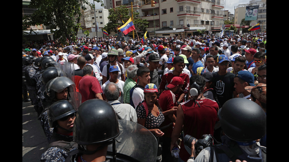 Протести и спиране на тока доведоха до ескалация на напрежението във Венецуела