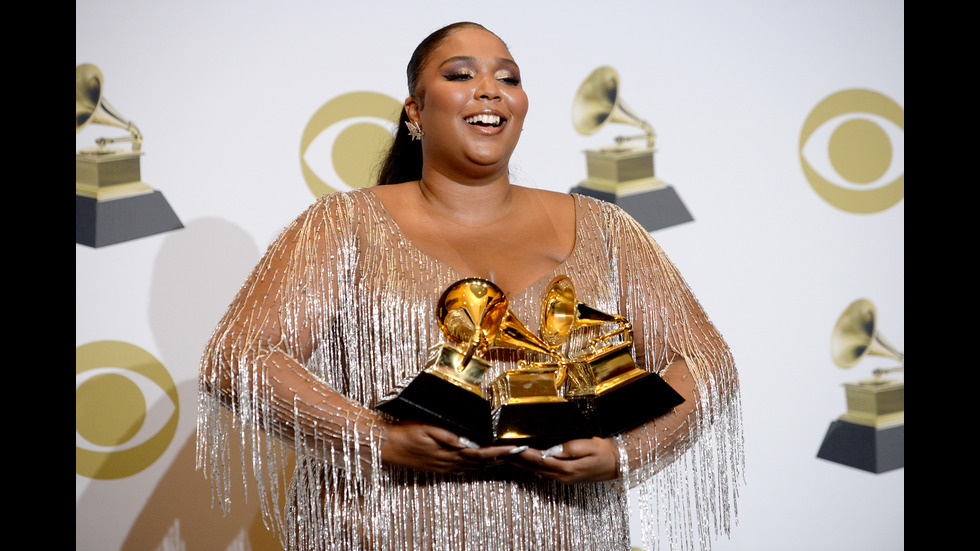 Стил и сексапил завладяха червения килим на наградите „Грами”