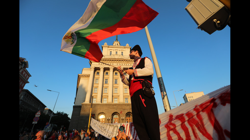 25 ДЕН: Протестиращи на шествие в центъра на София