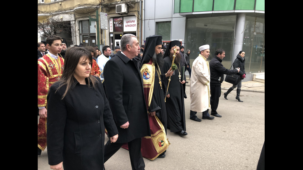 Тържествен камбанен звън оповести въдворяването на Видинския митрополит Даниил