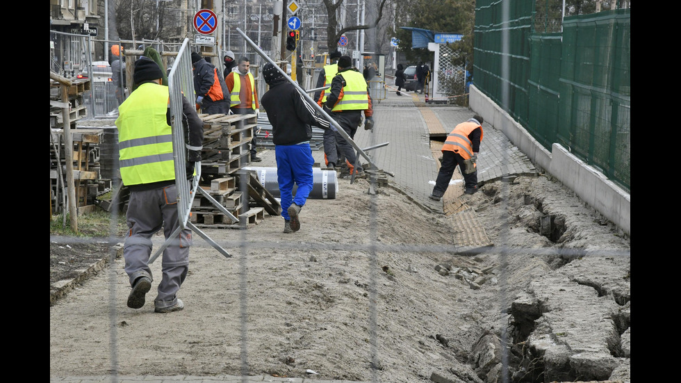 Пропадна тротоар в центъра на София