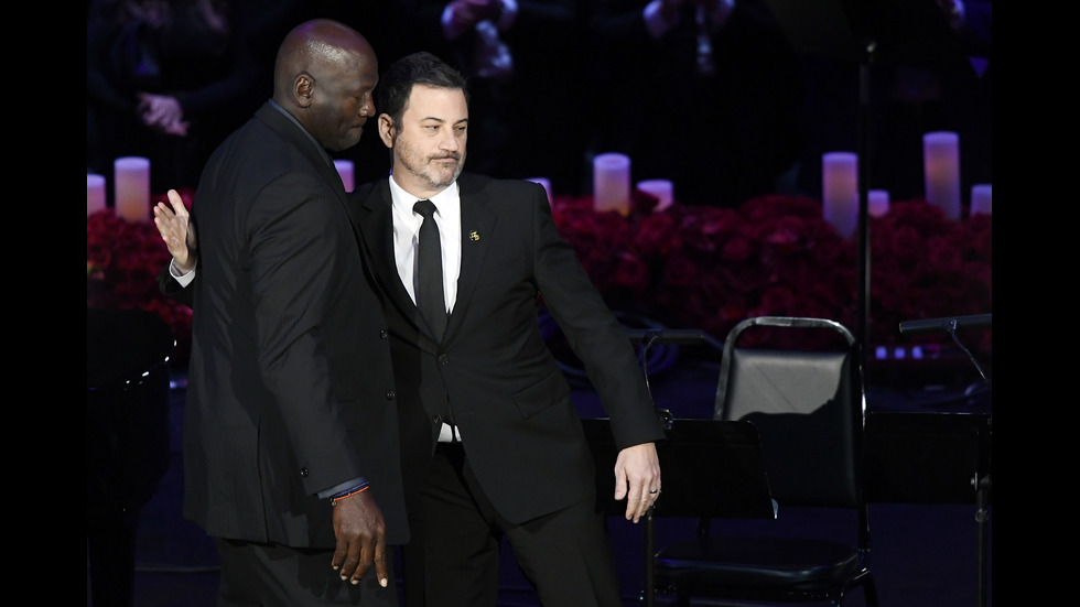 Хиляди се простиха с Коби Брайънт