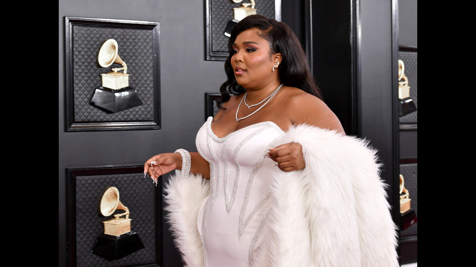 Стил и сексапил завладяха червения килим на наградите „Грами”