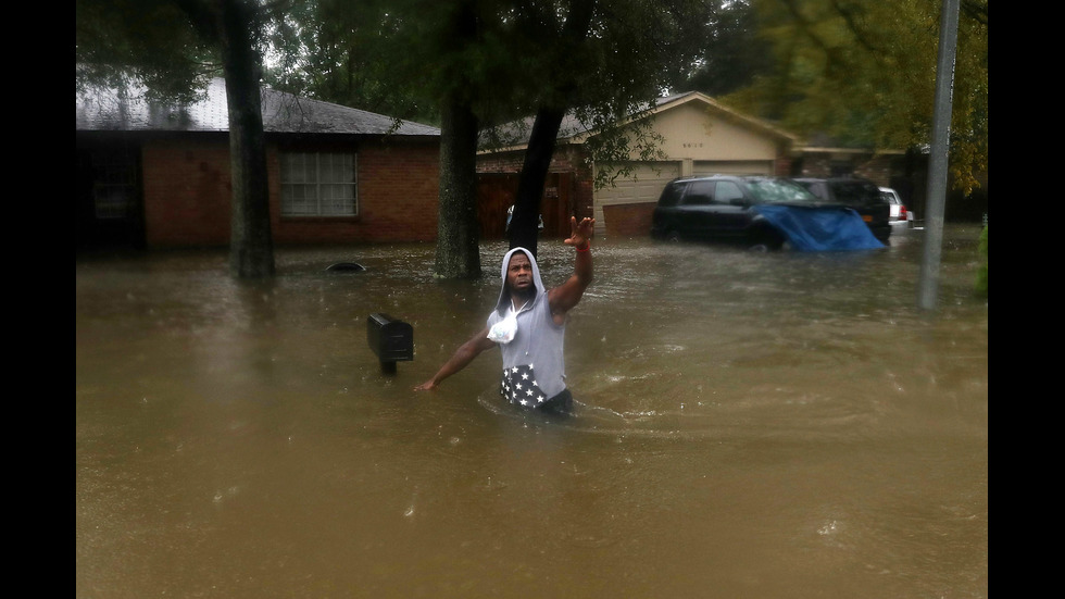 ЗАРАДИ УРАГАНА "ХАРВИ": Хюстън - под вода