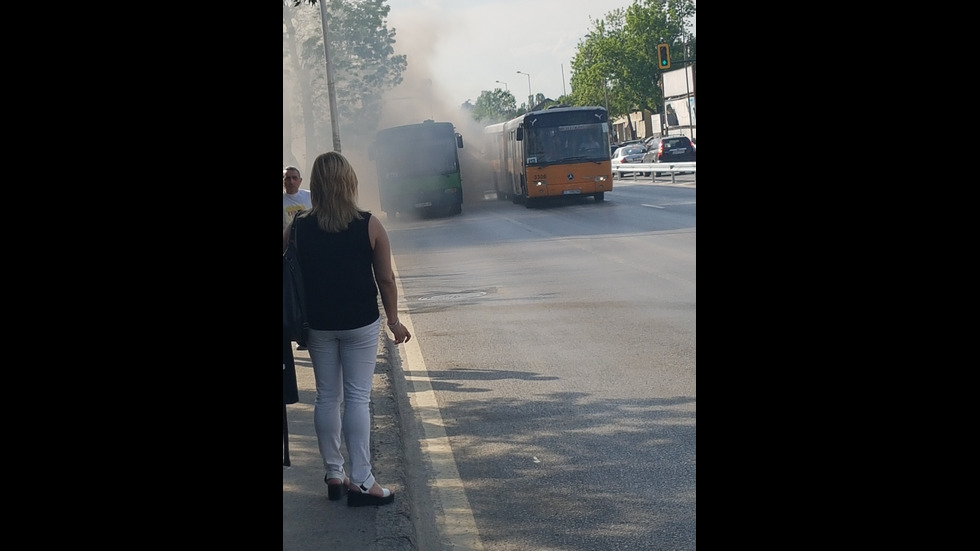 Автобус на градския транспорт се запали в София