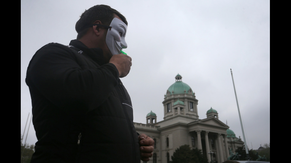 Започна многохилядният митинг срещу Вучич в Белград