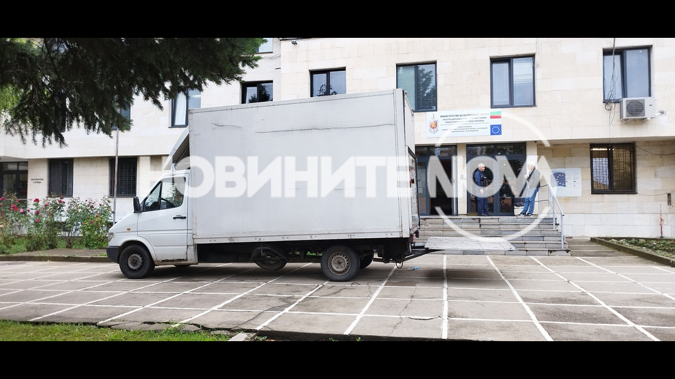 Спряха камион с близо 30 мигранти край Горна Оряховица