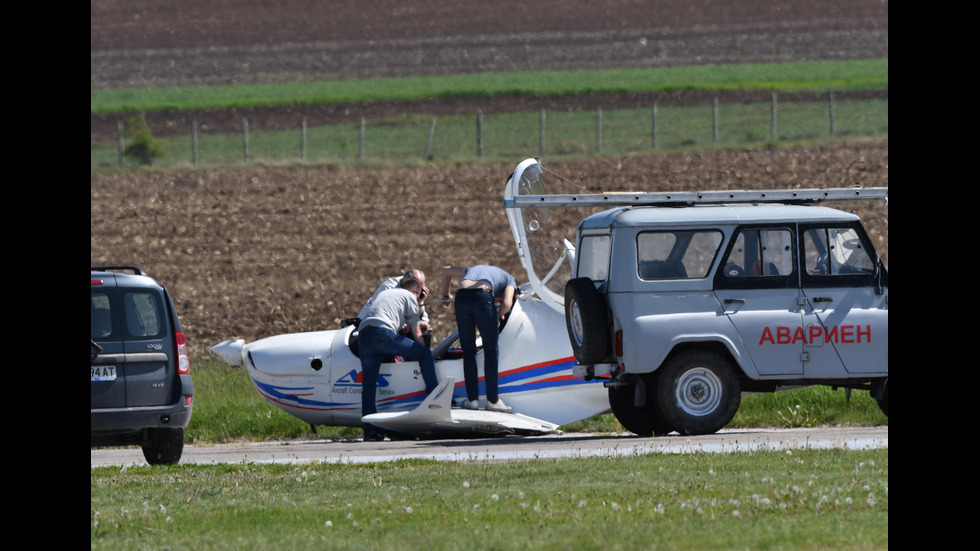 Самолетът на бизнесмена Ивайло Пенчев е паднал край летище Лесново