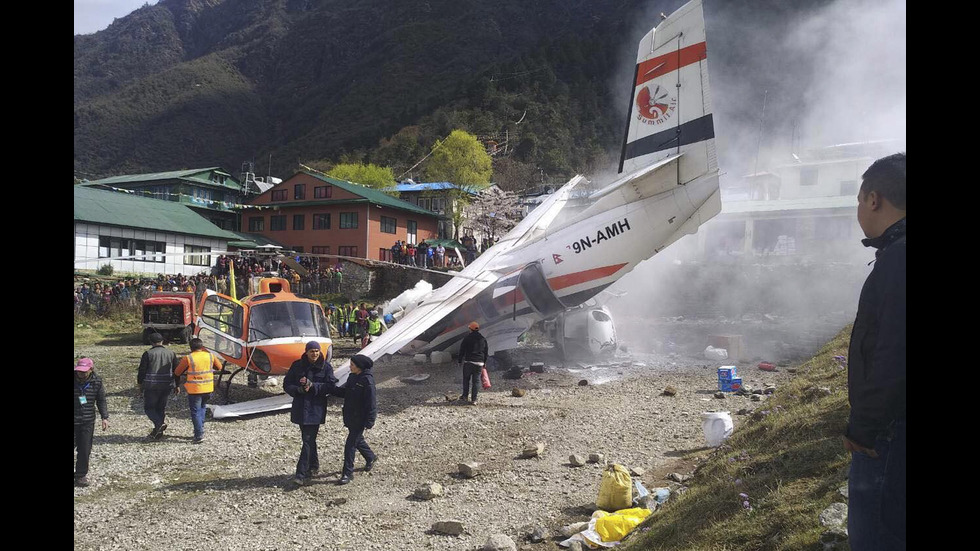 Самолет удари хеликоптер, трима души загинаха