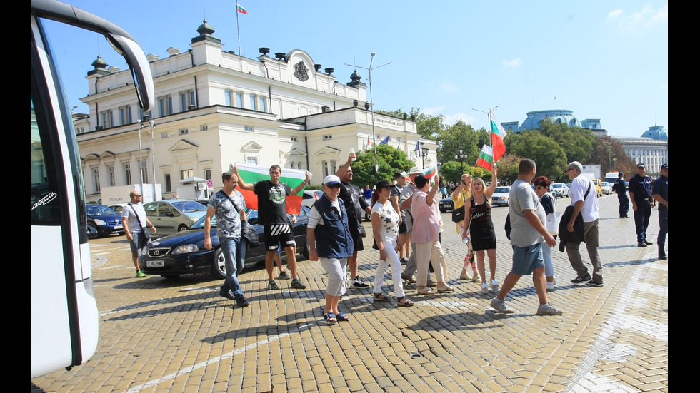 Протест пред парламента