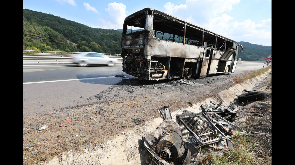 Автобус изгоря на АМ "Люлин"