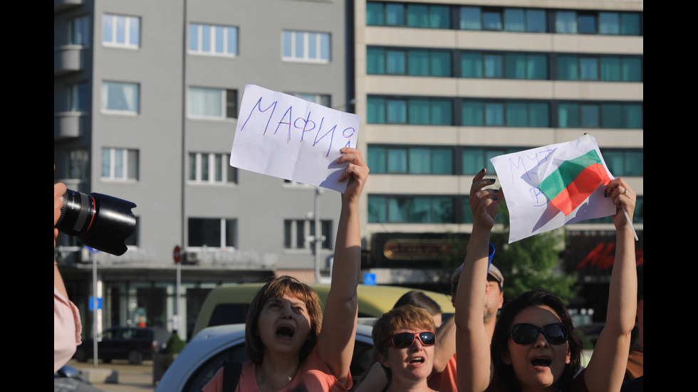 Протест в подкрепа на Никола Минчев пред НС