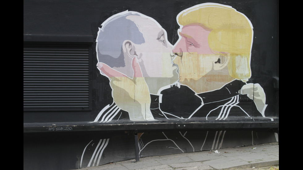 На стена във Вилнюс се появи графит "Целувката между Путин и Тръмп"