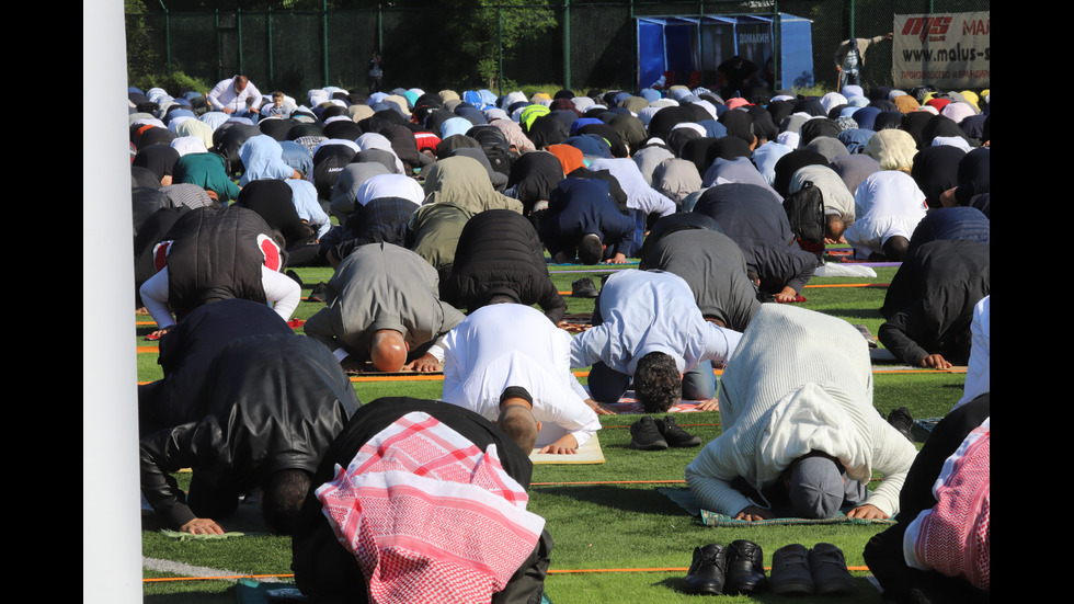 Главният мюфтия отслужи празнична молитва за Рамазан Байрам на открито
