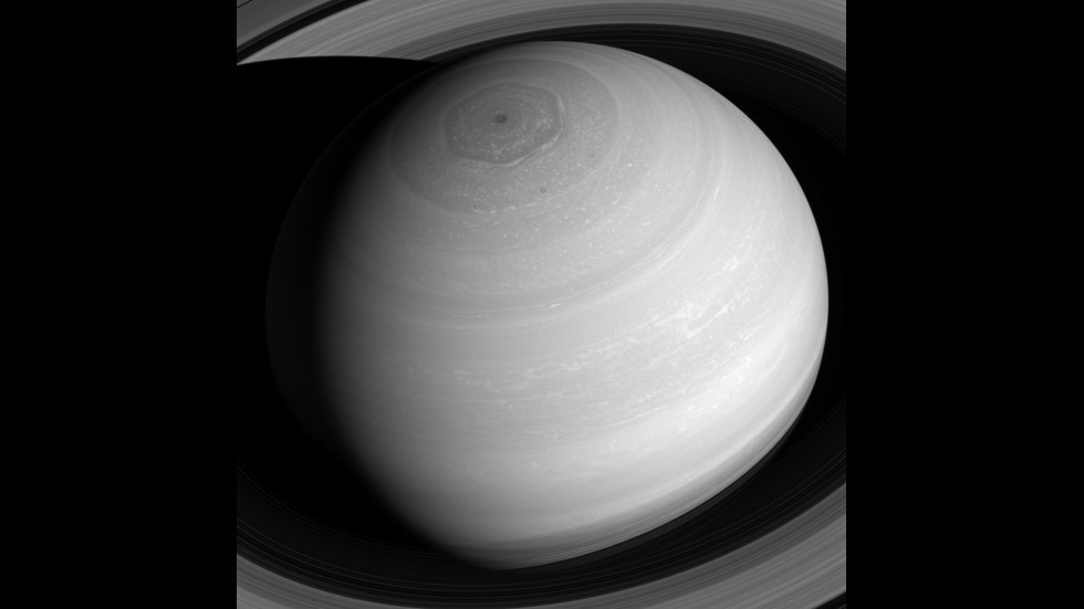 Космически апарат на НАСА успя да заснеме от близо Сатурн и пръстените му
