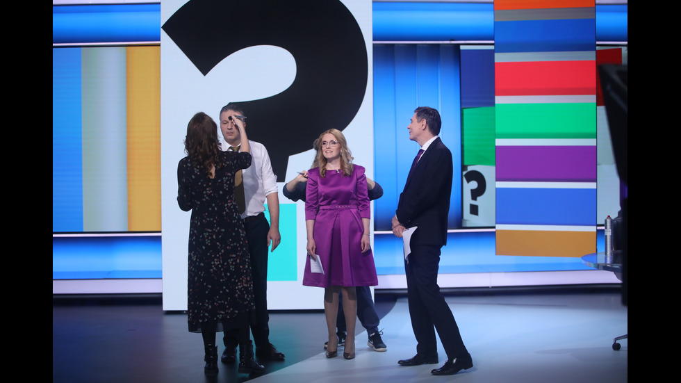 ЗАД КАДЪР: Изборният ден по NOVA В СНИМКИ