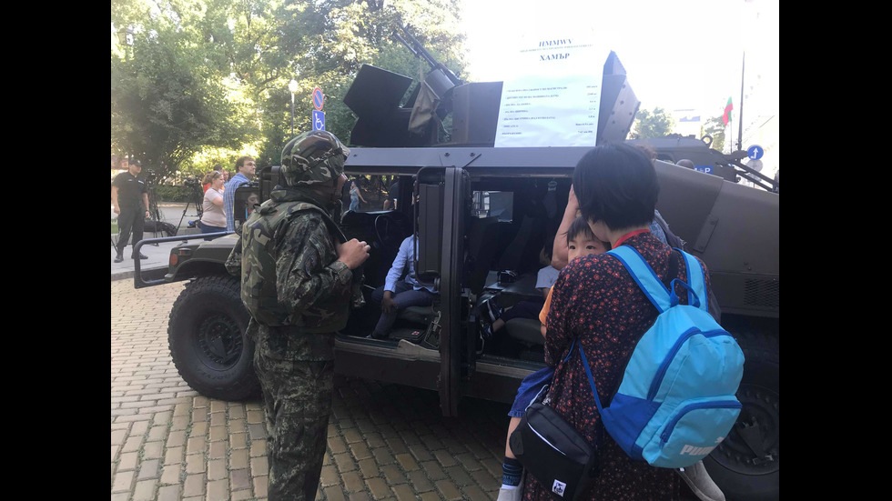 Изложение на военна техника пред Министерството на отбраната