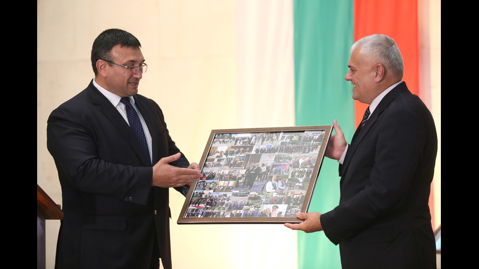 Младен Маринов пое поста на вътрешен министър на церемония в МВР