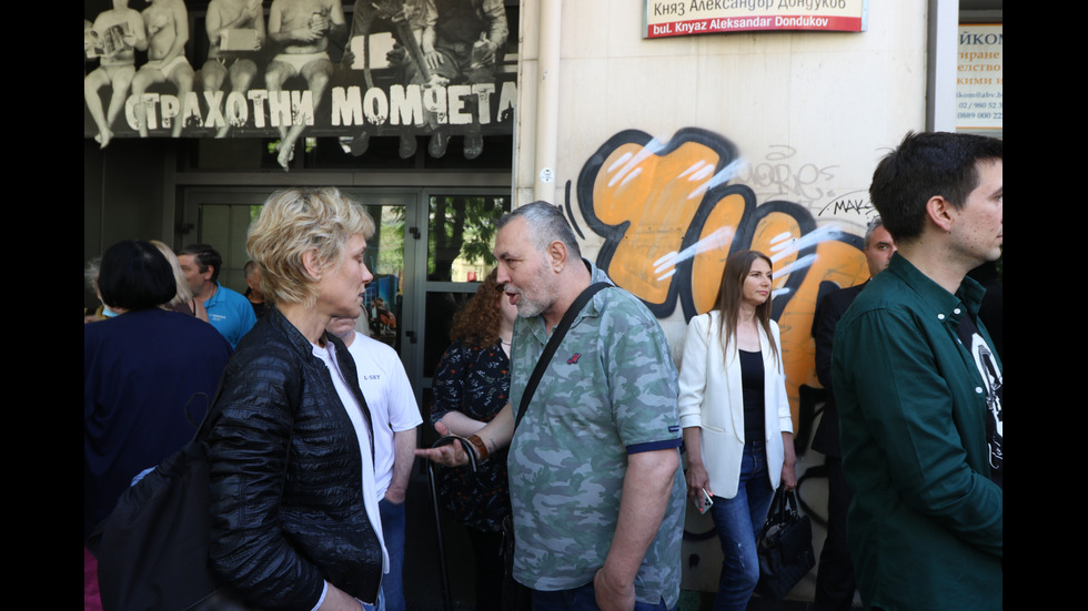 Младежкият театър в София излезе на протест