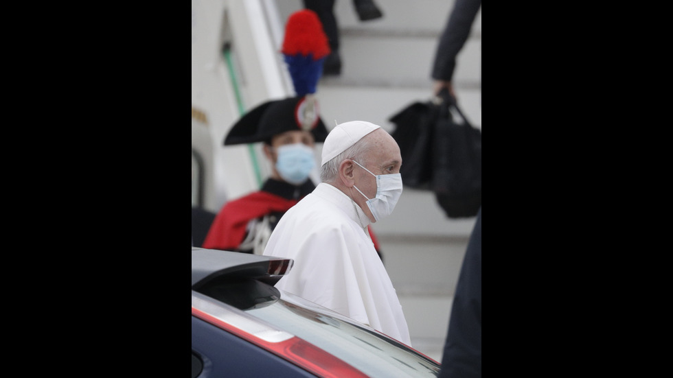 Папа Франциск пристигна в Ирак